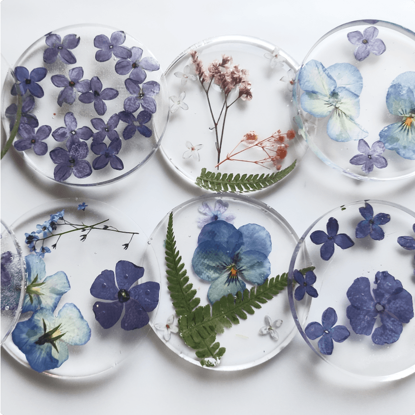 Liście i kwiaty zatopione w żywicy